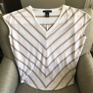 White House Black Market VNeck Tee Sz XS